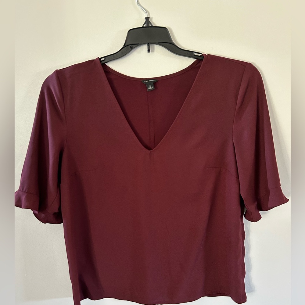 Ann Taylor V Neck top